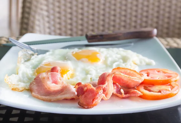 Сніданок Вранці Яйцем Беконом — стокове фото