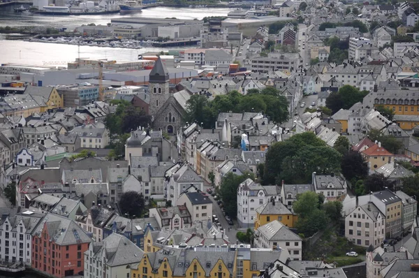 Над Крышами Алезунда Норвегии — стоковое фото