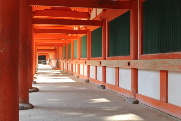 奈良の寺院の木造アーチ — ストック写真