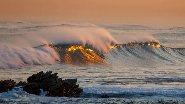 Hermoso Viento Barrido Olas Con Reflectiom Oro Desde Suset — Foto de Stock