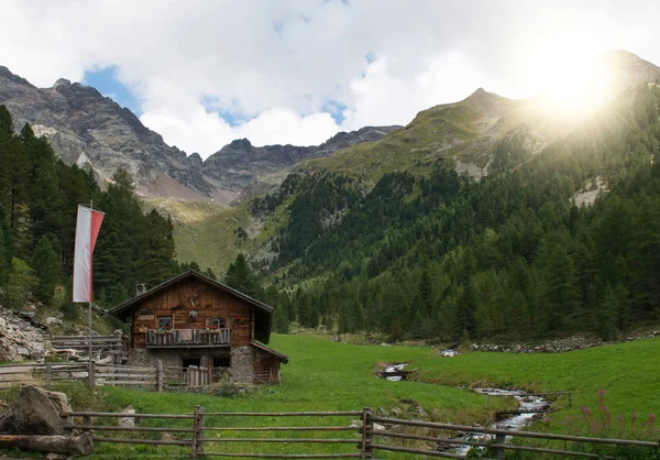 Güney Tyrol Daki Alp Kulübesi — Stok fotoğraf