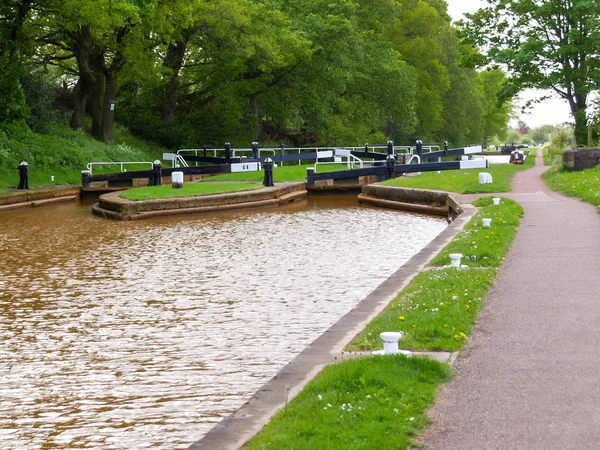 Red Bull Lock Doppelschleuse Kanal Von Trent Und Mersey — Stockfoto