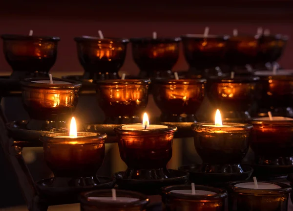 Trois Bougies Allumées Sur Chandelier Victime Sacrificielle — Photo