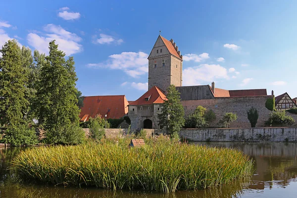 Vista Sobre Rothenburger Weiher Sobre Rothenburger Tor Dinkelsbuhl — Fotografia de Stock