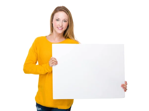 Młoda Kobieta Trzymać Białą Deską — Zdjęcie stockowe