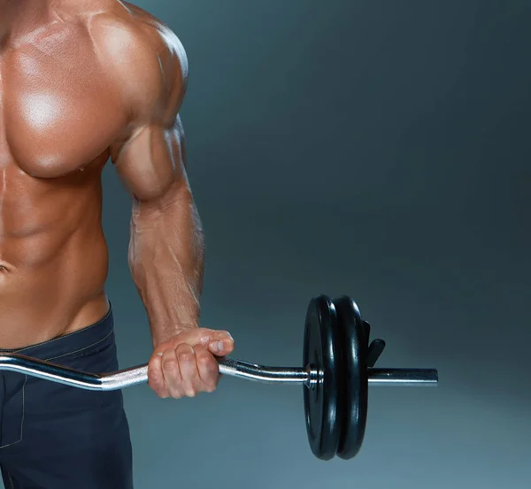 Retrato Joven Musculoso Súper Forma Haciendo Ejercicio Gimnasio Con Barra —  Fotos de Stock