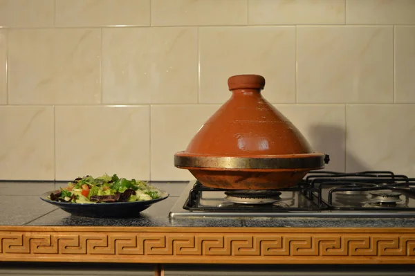 Traditionele Marokkaanse Tajine Pot Een Gasoven — Stockfoto