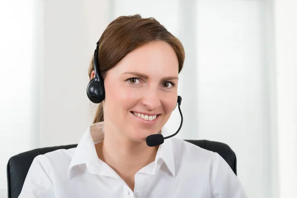 Portrait Young Female Operator Headset Call Center — Stock Photo, Image