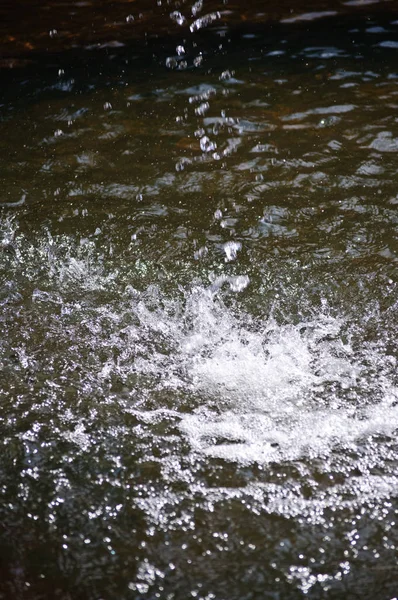 Waterspelen Zonlicht Waterstralen Waterdruppels Spatten — Stockfoto