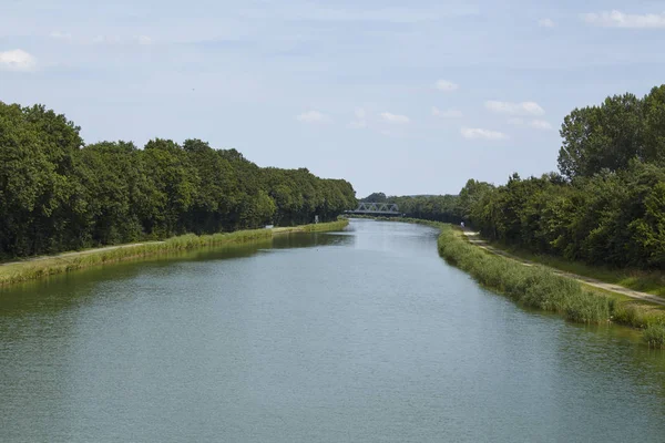 ブランチェ ドイツ ニーダーザクセン州 のミッテルラント運河は地平線に触れる — ストック写真