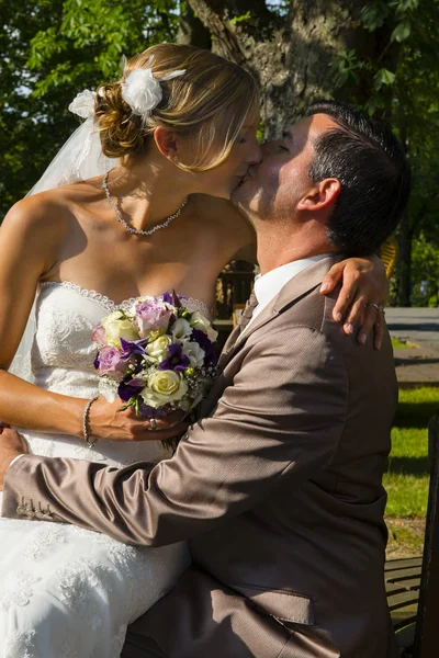 Recién Casados Disfrutando Del Tiempo Juntos —  Fotos de Stock