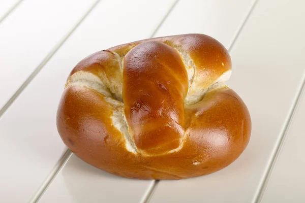 Brötchen Auf Weißem Holzhintergrund — Stockfoto