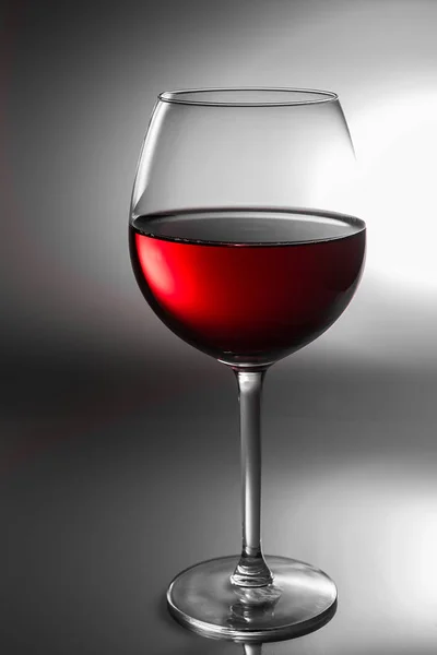 Bicchiere Vino Rosso Davanti Uno Sfondo Nobile — Foto Stock