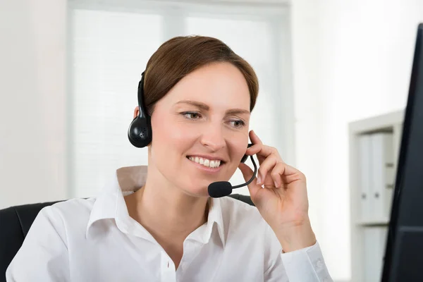 Portrait Young Female Operator Headset Call Center — Stock Photo, Image