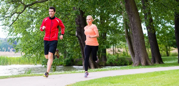 Hombre Mujer Trotando Juntos Camino Del Bosque Aire Libre — Foto de Stock