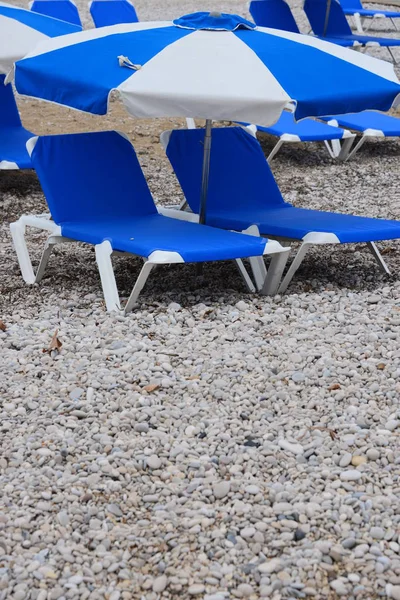 Stoelen Het Strand Met Stenen Natuurstenen — Stockfoto