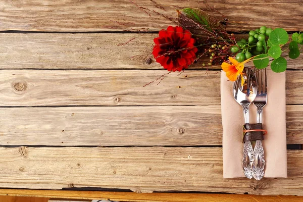 Pair Utensils Fresh Flowers Top Wooden Table Copy Space — Stock Photo, Image