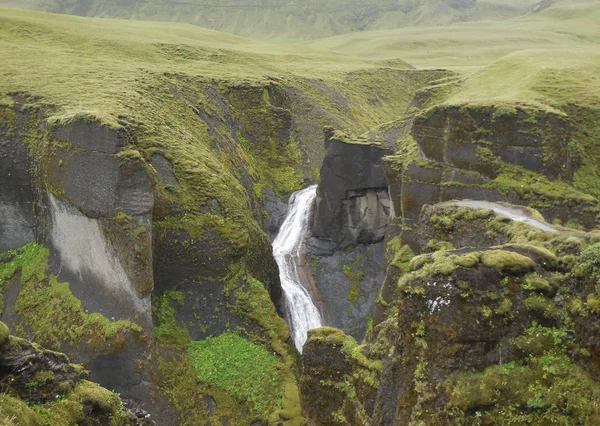 Belle Cascade Sur Fond Nature — Photo