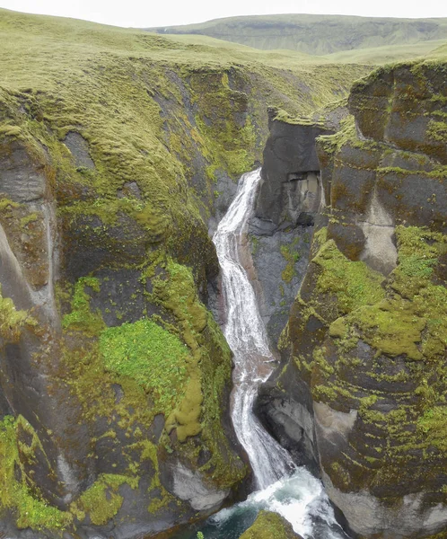 Belle Cascade Sur Fond Nature — Photo