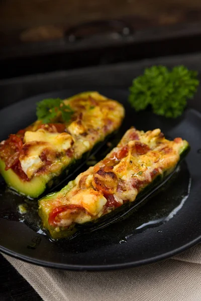 Zucchine Ripiene Con Pomodori Feta Parmigiano — Foto Stock