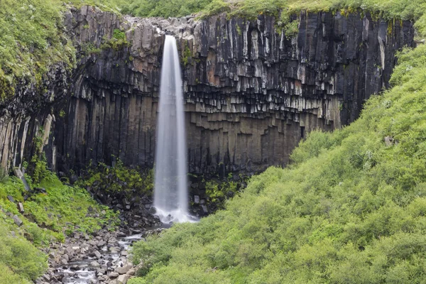 Hermosa Cascada Sobre Fondo Naturaleza — Foto de Stock