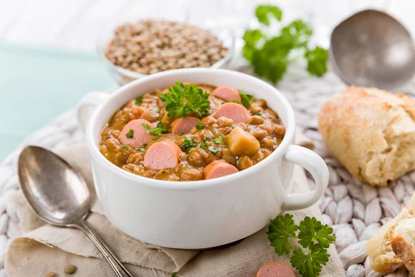 Ensopado Lentilha Fresca Com Salsicha Salsa — Fotografia de Stock