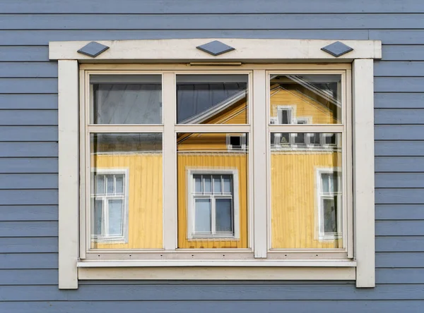 Okno Drewnianego Domu Reposaari Finlandia — Zdjęcie stockowe