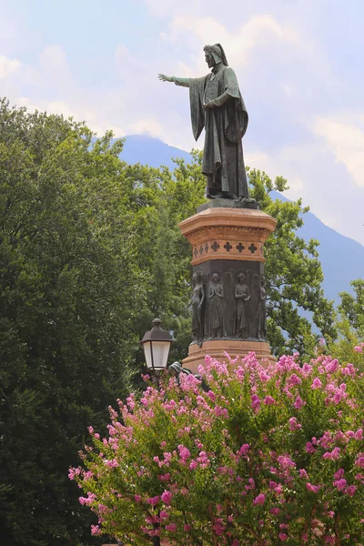 Pomnik Dante Alighieri Trento — Zdjęcie stockowe