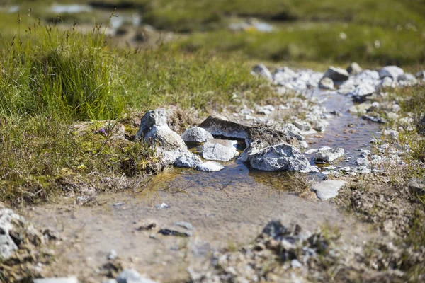 Foto Muestra Pequeño Arroyo Que Pertenece Manantial Caliente — Foto de Stock