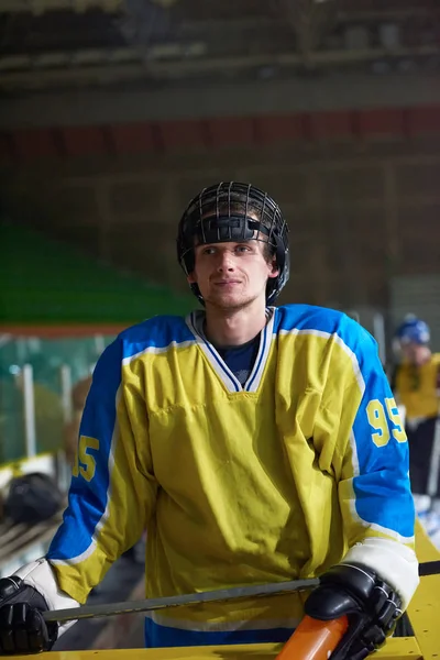 Mladý Hokejista Portrét Tréninku Černém Pozadí — Stock fotografie