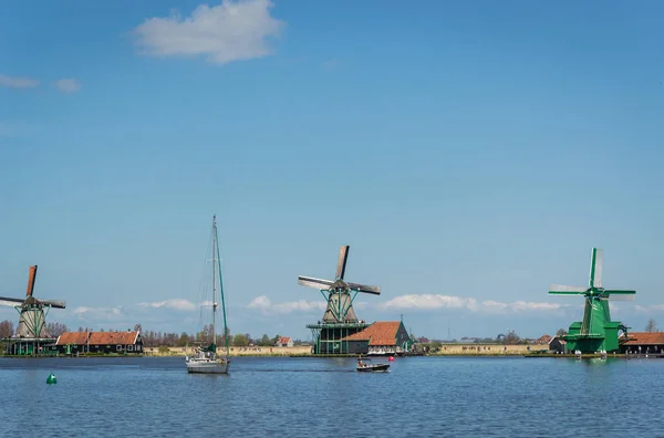 Zaanse Schans的风车 — 图库照片