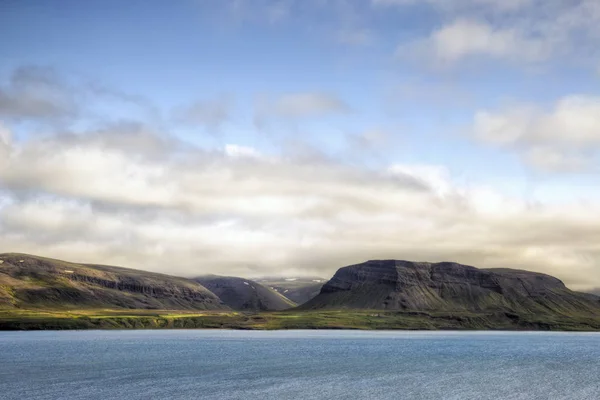 Εικόνα Δείχνει Μια Θέα Ενός Φιόρδ Στην Ισλανδία — Φωτογραφία Αρχείου