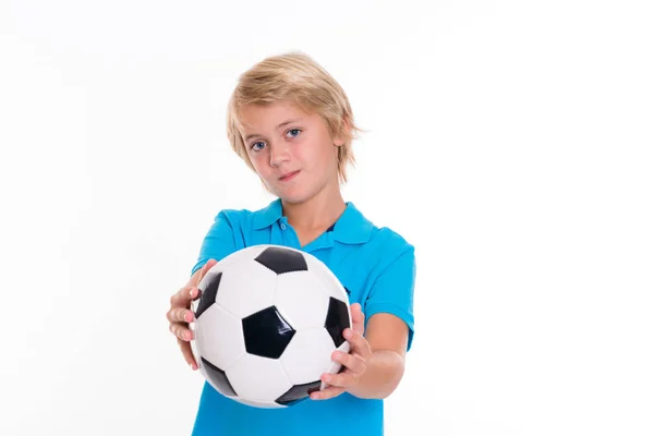 Biondo Ragazzo Con Pallone Calcio Fronte Sfondo Bianco — Foto Stock