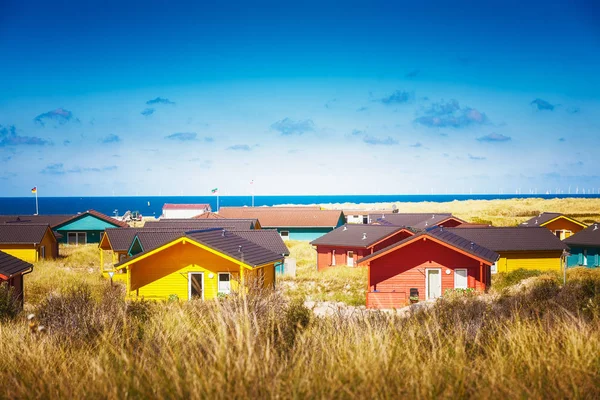 Coloridas Casas Playa Césped Dunas Playa Helgoland Mar Del Norte — Foto de Stock