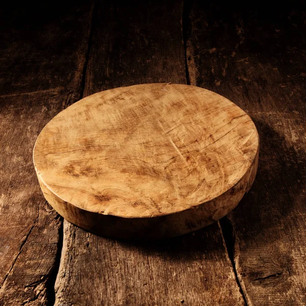 Antiguo Tablero Quesos Madera Rústico Con Cortes Manchas Una Mesa —  Fotos de Stock