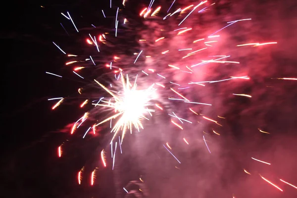 Farbenfrohes Feuerwerk Explodiert Himmel — Stockfoto