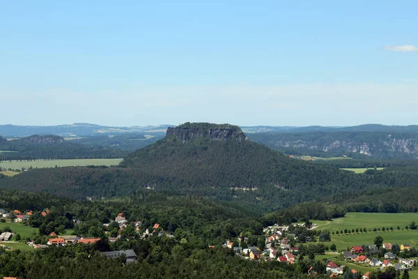 Vista Montaña Con Bosque Montañas Piedra Arenisca Elbe Tierra Cambio —  Fotos de Stock