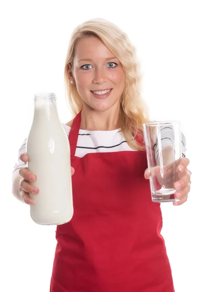 Mujer Rubia Delantal Proporciona Leche Una Botella Vidrio — Foto de Stock