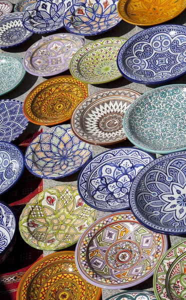 Παραδοσιακά Αραβικά Χειροποίητα Πολύχρωμα Διακοσμημένα Πιάτα Του Μαρόκου — Φωτογραφία Αρχείου