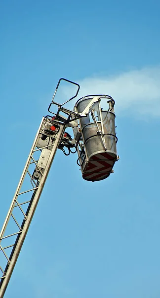 Пожарная Лестница Спасательной Корзиной — стоковое фото