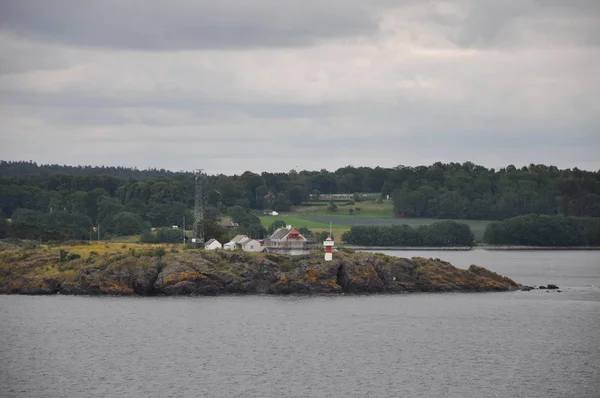 ノルウェーの首都オスロは オスロフィヨルドの頭の南海岸に位置しています — ストック写真