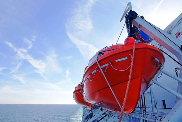 Salva Vidas Vermelho Navio Barcos Resgate Uma Balsa — Fotografia de Stock