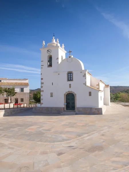 Plaza Del Pueblo Con Iglesia Querenca Algarve Portugal —  Fotos de Stock