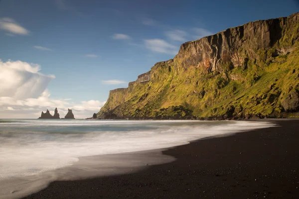 Island Vymezený Svou Dramatickou Krajinou — Stock fotografie