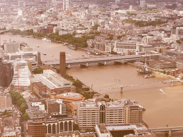 葡萄酒在英国的伦敦 看泰晤士河畔的鸟瞰图 — 图库照片