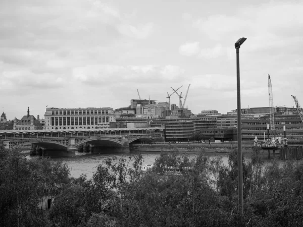 Blackfriars Bridge Sobre Río Támesis Londres Reino Unido Blanco Negro — Foto de Stock