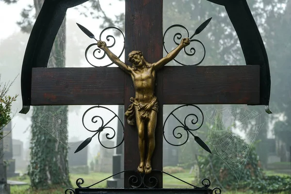 Jesus Korset Religiös Symbol Kyrkogården — Stockfoto