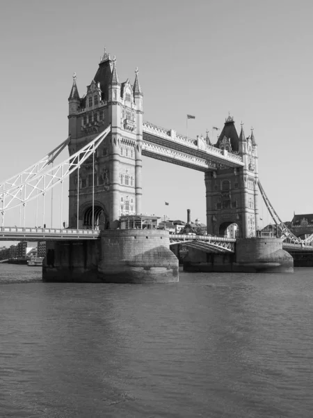 Tower Bridge Tamizie Londynie Czerni Bieli — Zdjęcie stockowe