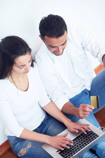Happy Young Relaxed Couple Working Laptop Computer Modern Home Interior — Stock Photo, Image