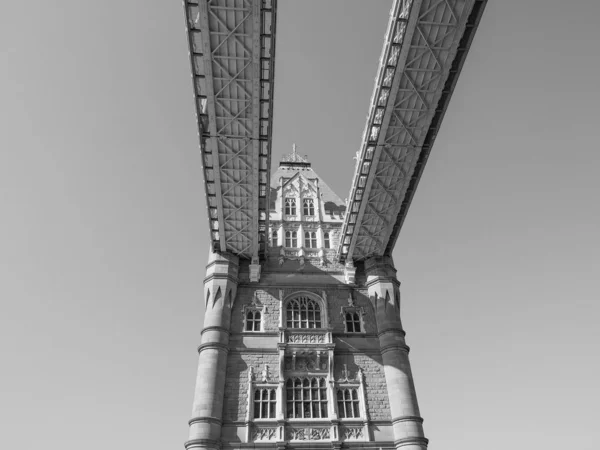 Tower Bridge Řece Temži Londýně Černé Bílé — Stock fotografie